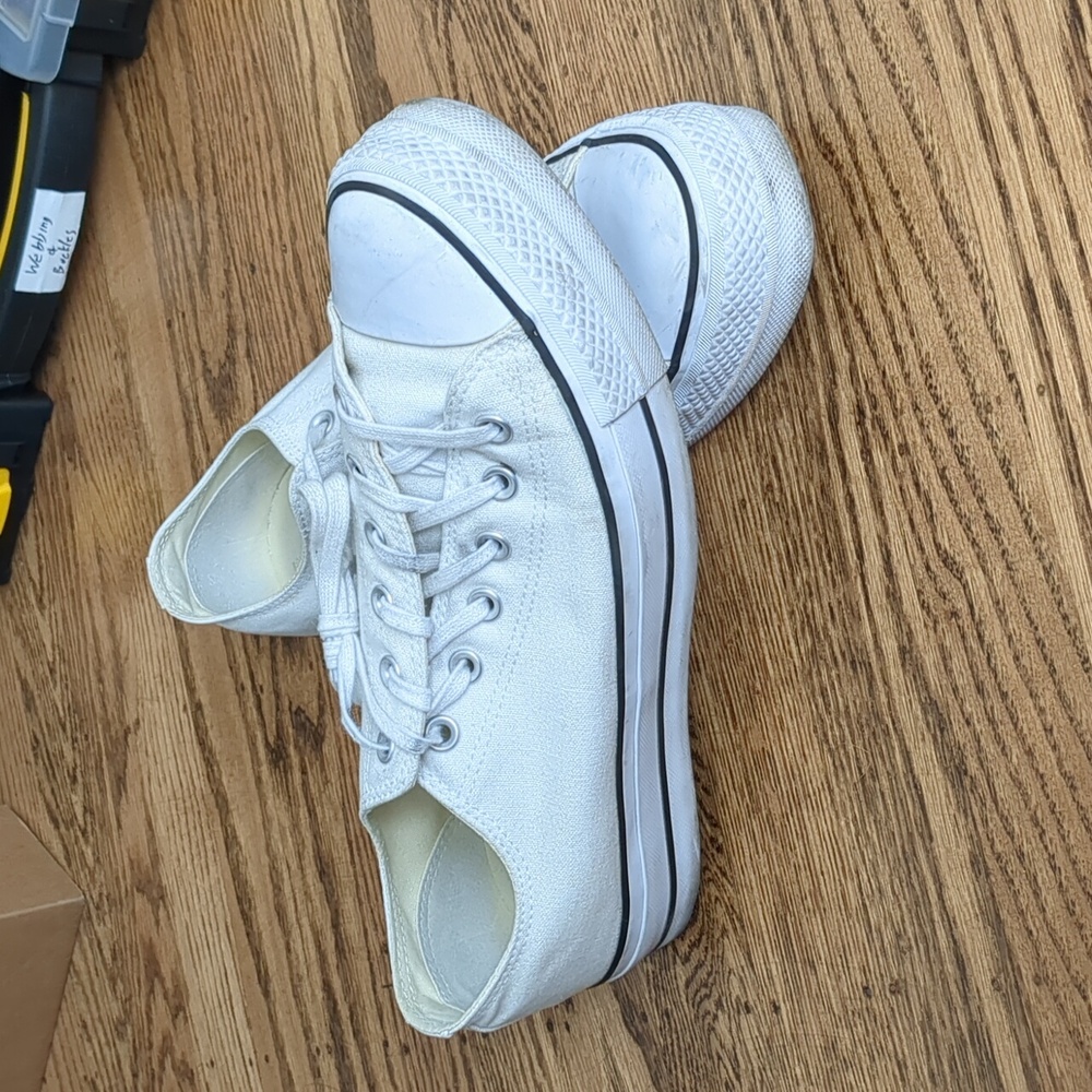 Converse Chuck Taylor All-Star Lift Platform Low-Tops